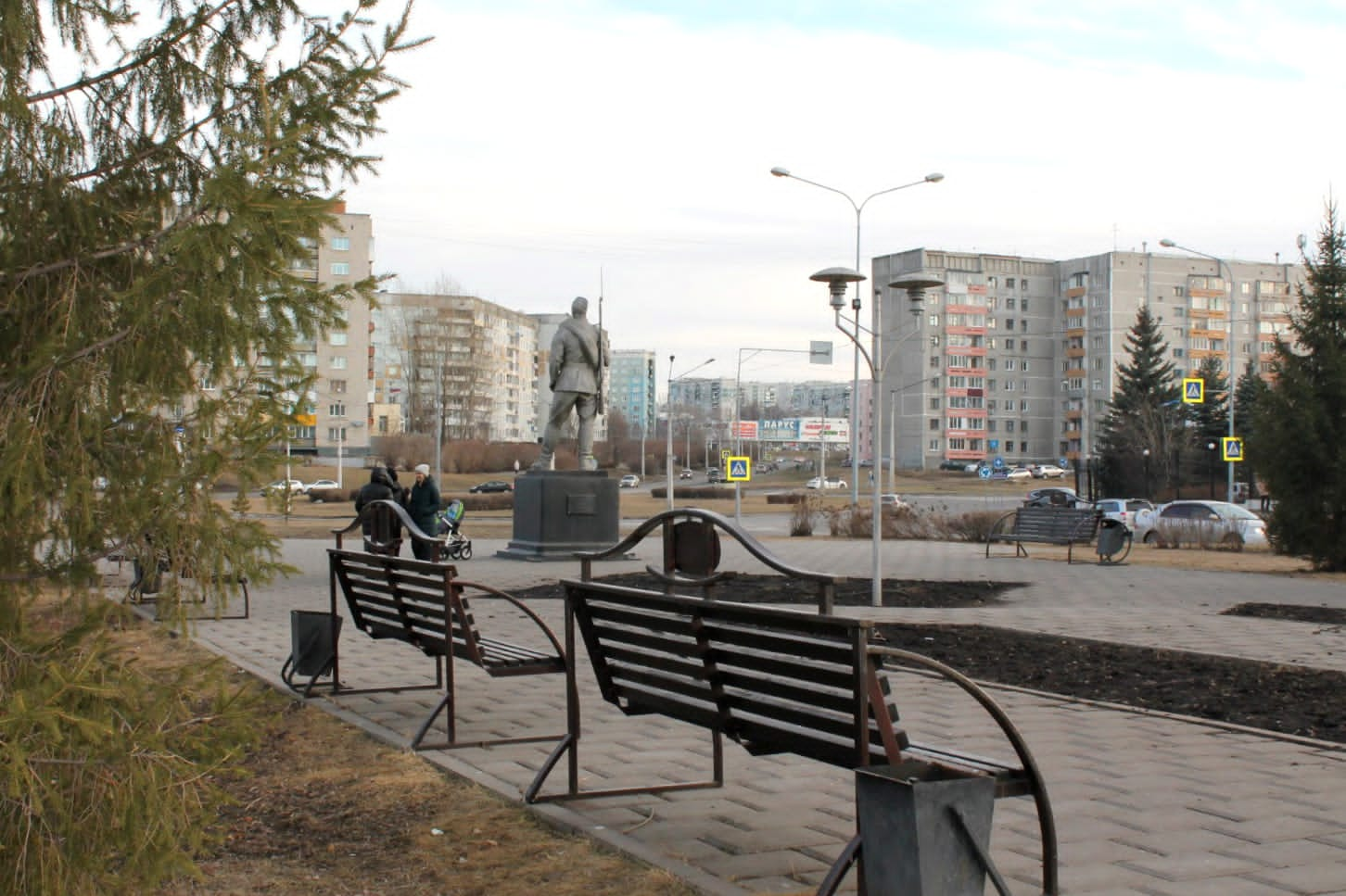 Новоильинский погода сегодня. Памятник неизвестному солдату Новокузнецк. Новокузнецк Новоильинка нотариус.